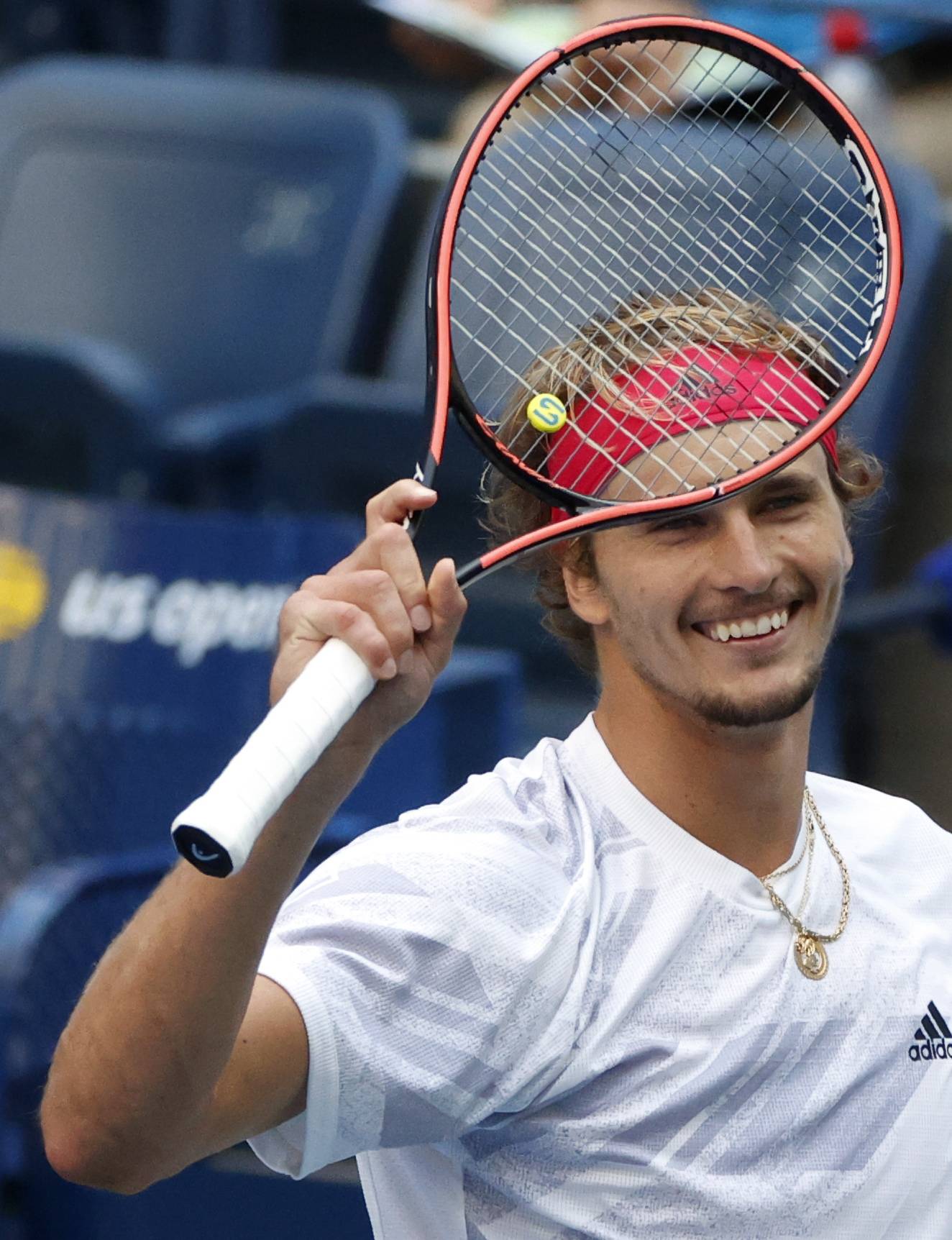 世界网球队绝地反击德国网球队，兹维列夫完成帽子戏法