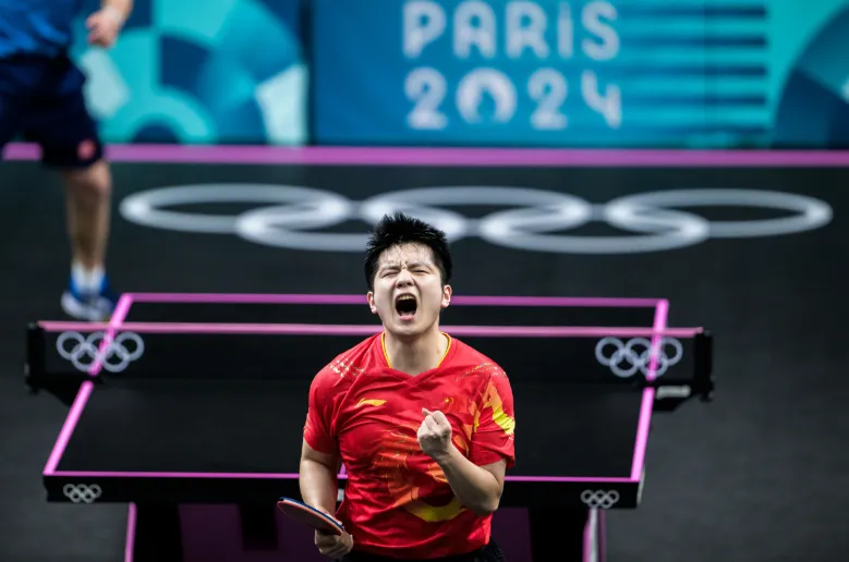 英国乒乓球队鏖战瑞典乒乓球队，樊振东惊艳世界