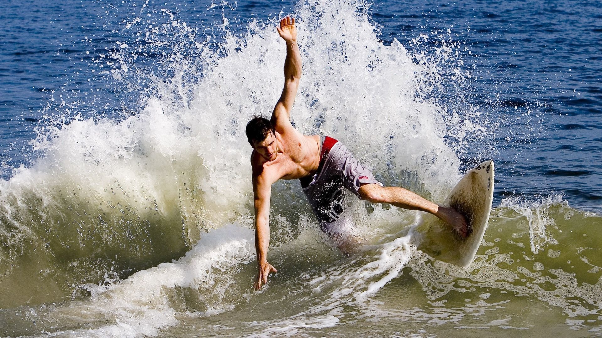 利拉德时刻再现！广东队加时险胜浙江，关键三分定乾坤
